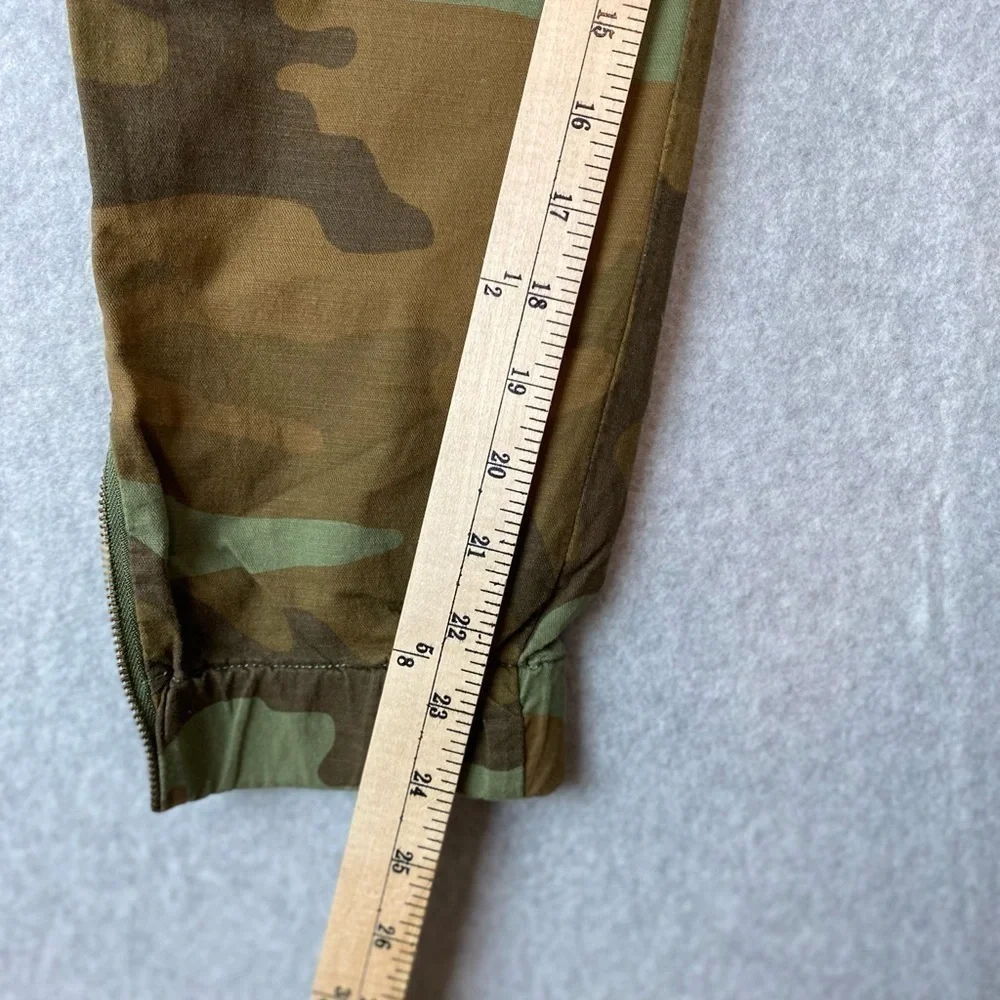 Levi Women Green Camo Joggers Sz M Zippers at ankles - Picture 4 of 7